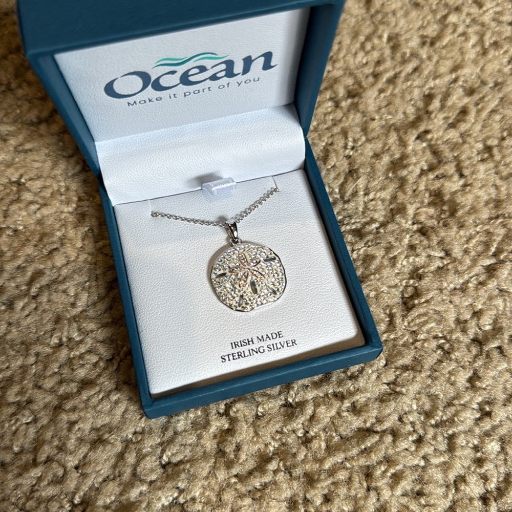 Ocean Sand dollar necklace - Picture 4 of 5